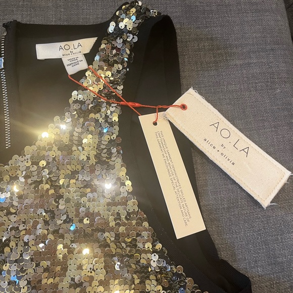NWT AO.LA by Alice + Olivia Shirt Sequin Tank Top Gold Silver Size Small - Picture 2 of 5